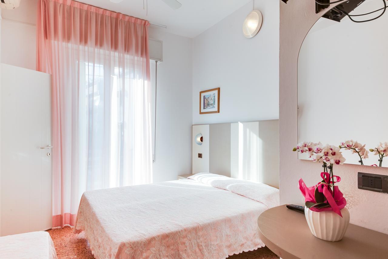 Hotel Barbiani Rimini Luaran gambar