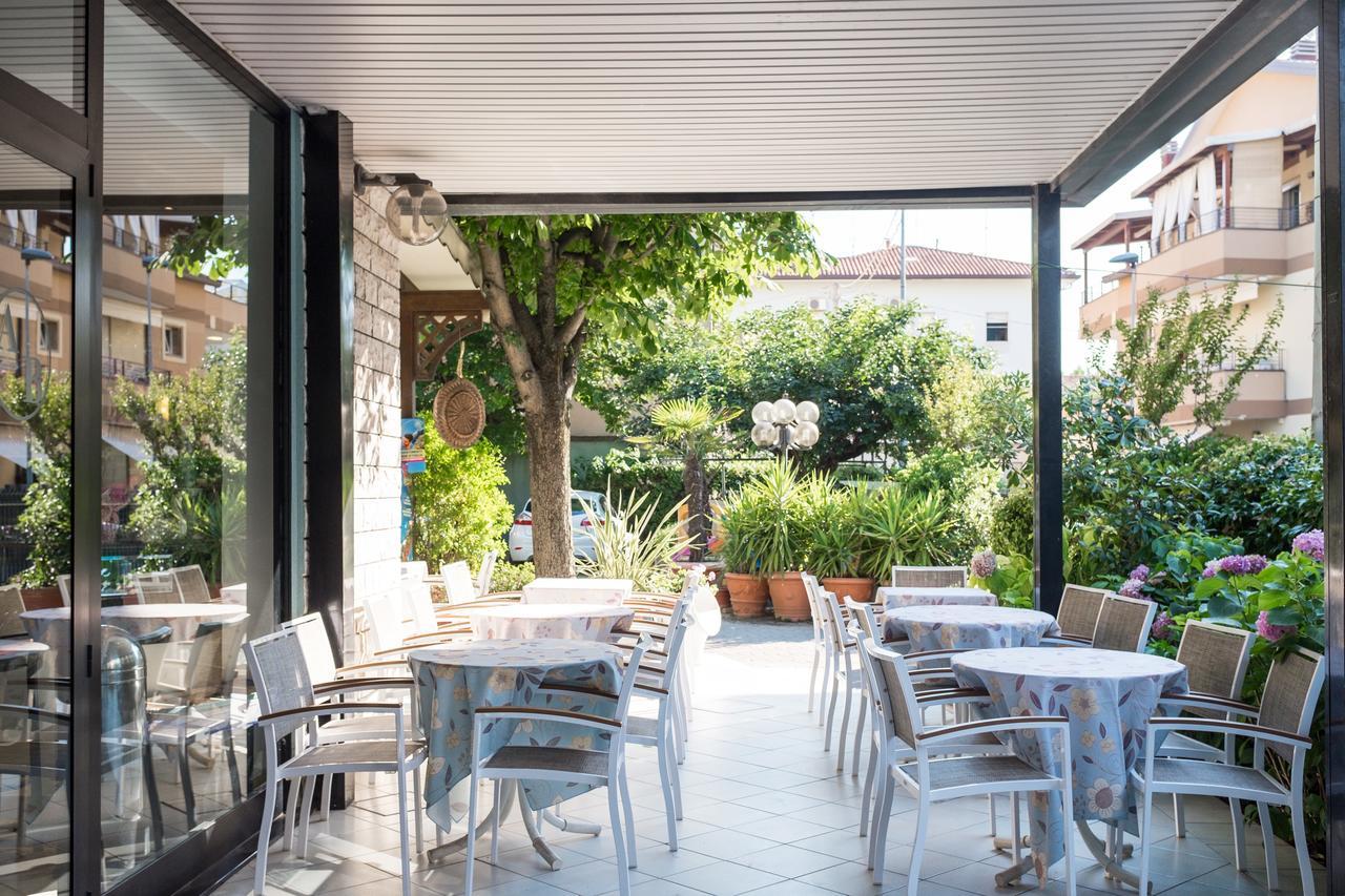 Hotel Barbiani Rimini Luaran gambar