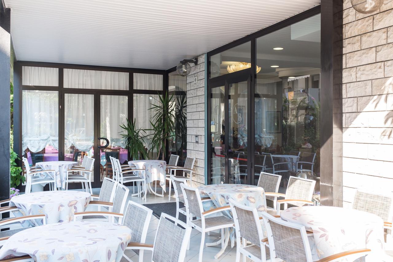 Hotel Barbiani Rimini Luaran gambar